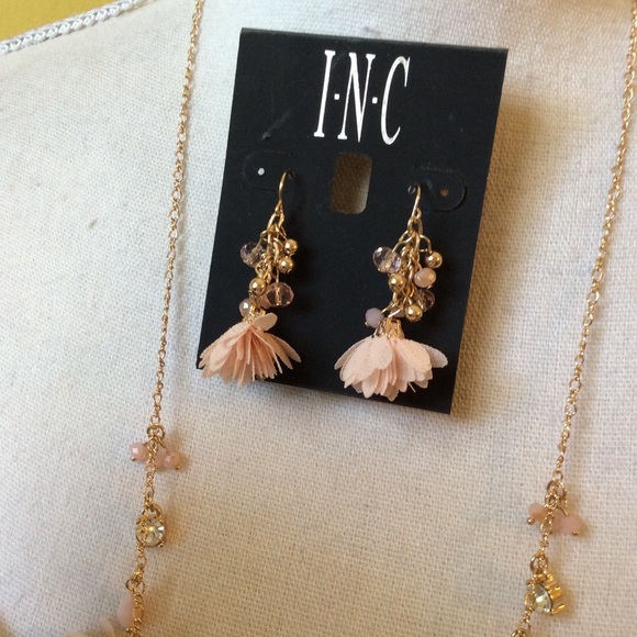 INC NWT Long Gold Beaded Blush Floral Necklace Set - Picture 3 of 9